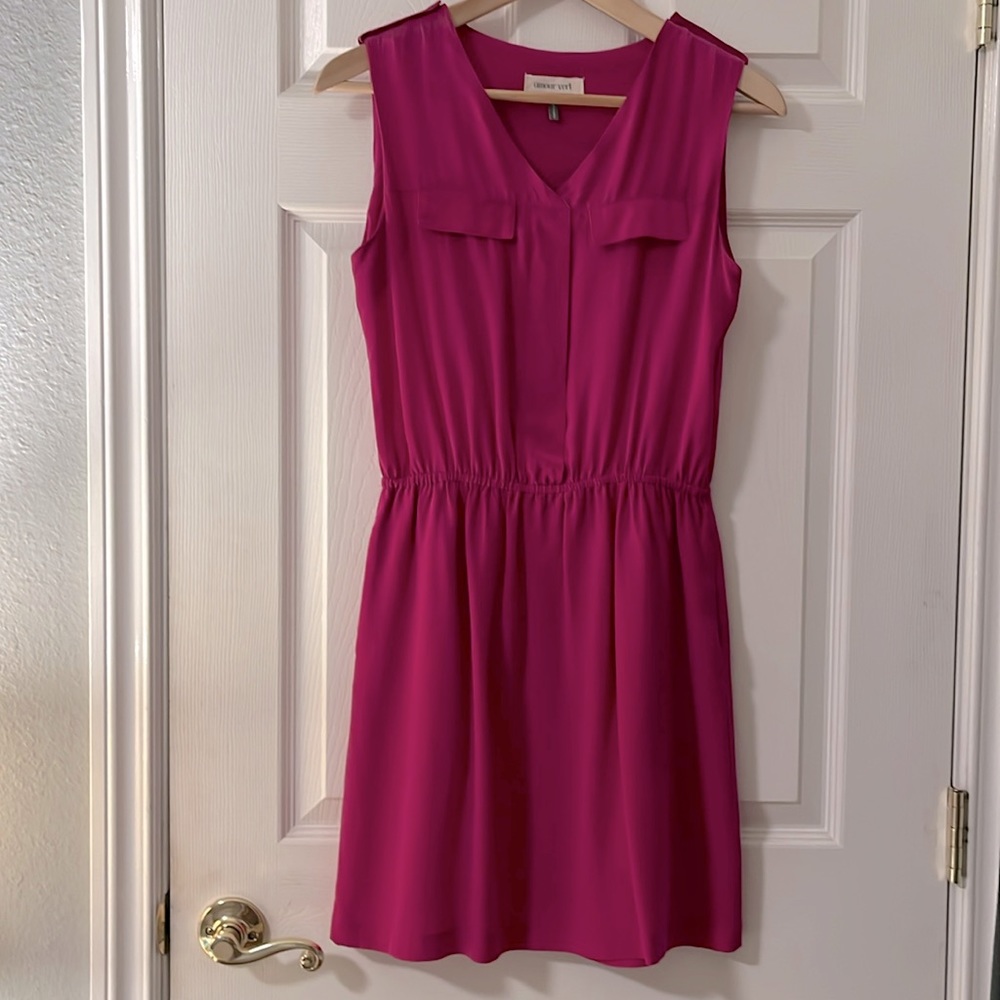 Adorable hot pink dress, 100% silk. Banana Republic belt included in the sale.